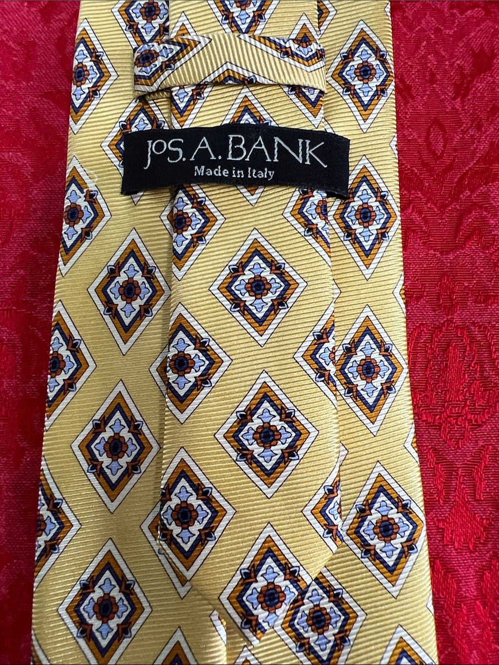 Jos. A. Bank Made in Italy Yellow Geometric Medallion 100% Silk Tie 3.5”